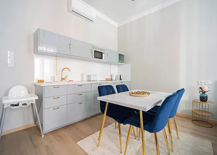 Chilling In The City Apartments